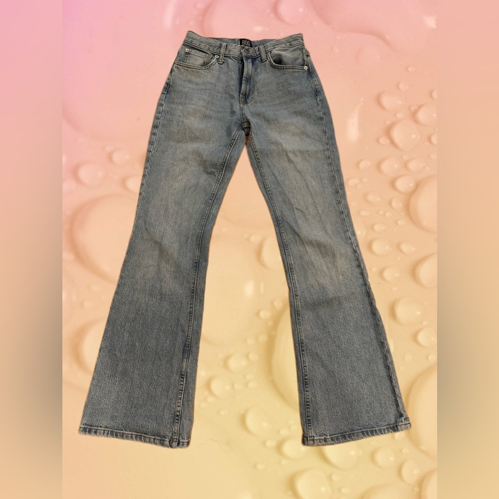 Super cute 90s bootcut jeans!
Quality: Used - Good